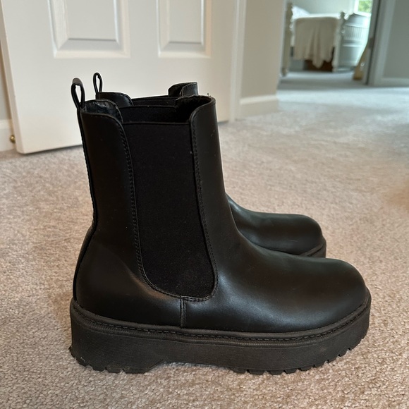 Shoes - Black boots